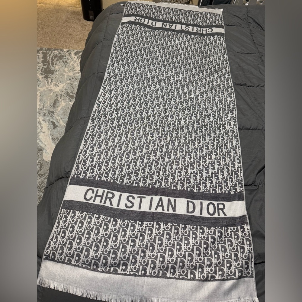 Women scarf